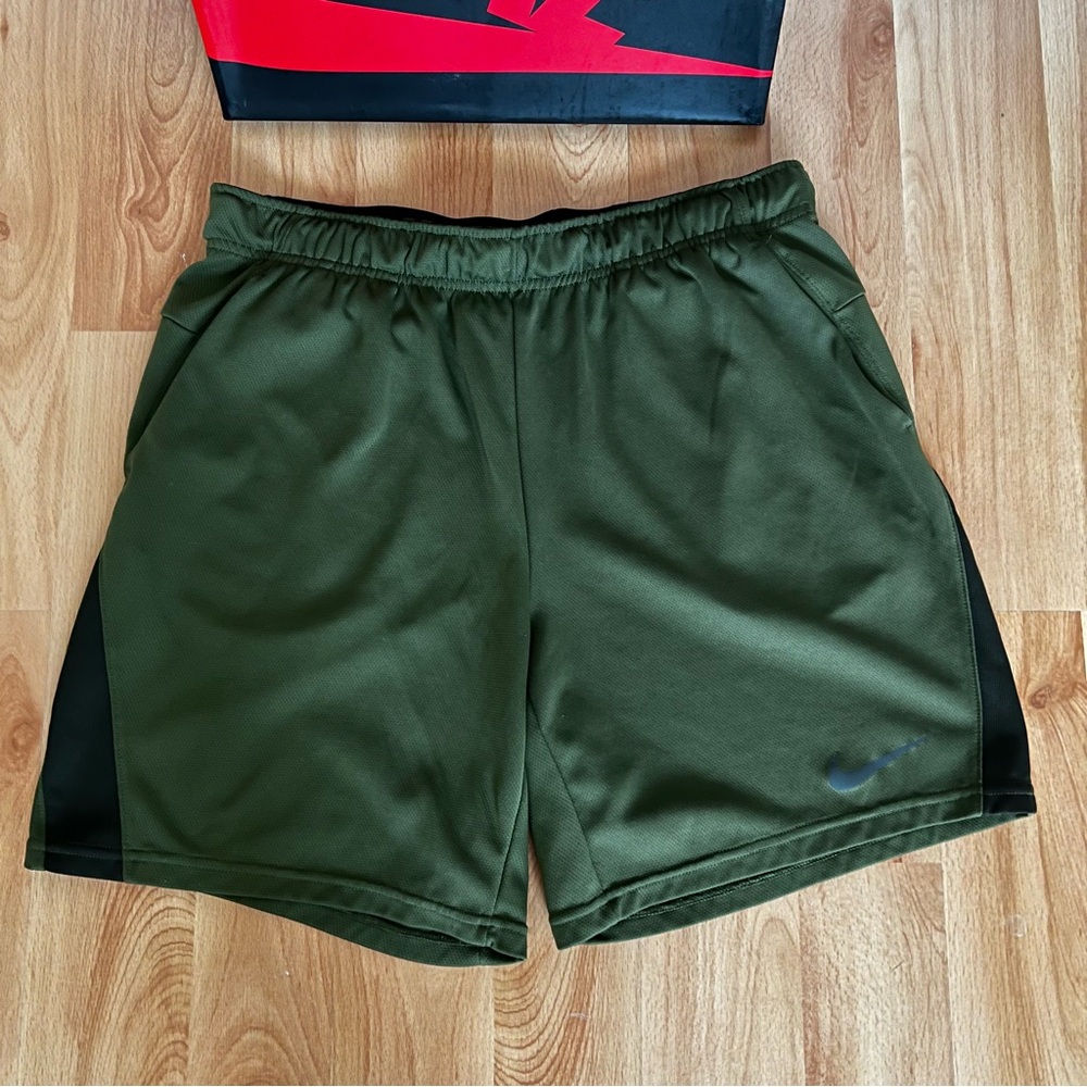 Nike Dri Fit Shorts  Size Large Three Pairs - Picture 8 of 14